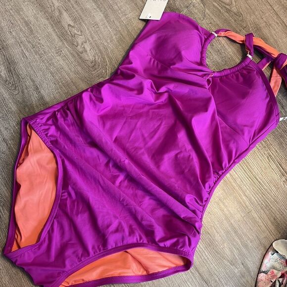 Calvin Klein DRAGON FRUIT Twist Convertible One-Piece Swimsuit - Picture 4 of 5